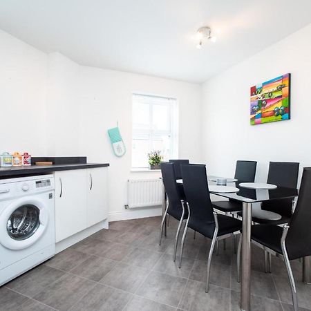 Spacious 2 Bedroom Apartment Newcastle/เกทส์เฮด ภายนอก รูปภาพ