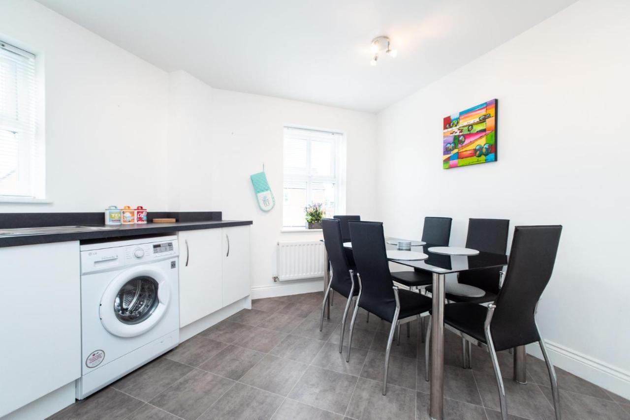 Spacious 2 Bedroom Apartment Newcastle/เกทส์เฮด ภายนอก รูปภาพ